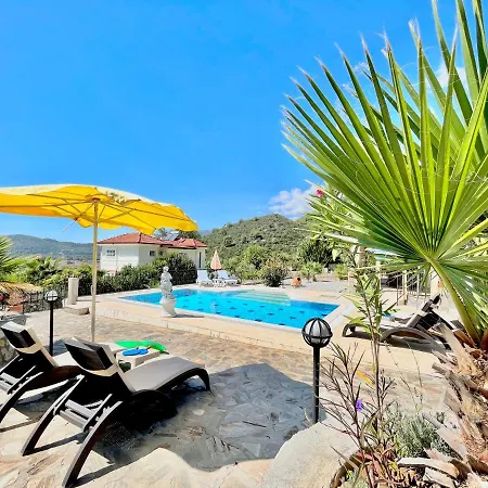 Spacious 4 Bedroom With Private Pool And Unlimited Wifi 빌라 페티예