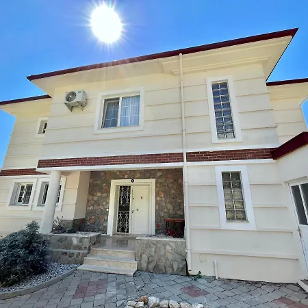 Spacious 4 Bedroom With Private Pool And Unlimited Wifi 빌라 페티예