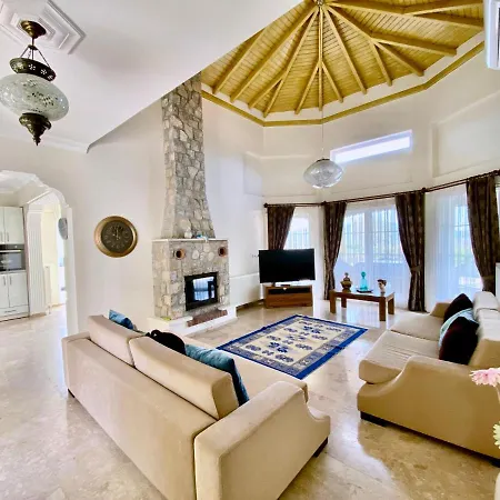 Serenity: Private Pool & Garden Retreat Villa
