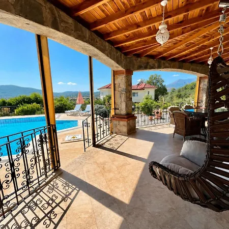 Spacious 4 Bedroom With Private Pool And Unlimited Wifi フェティエ