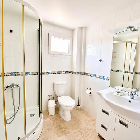 Spacious 4 Bedroom With Private Pool And Unlimited Wifi 빌라