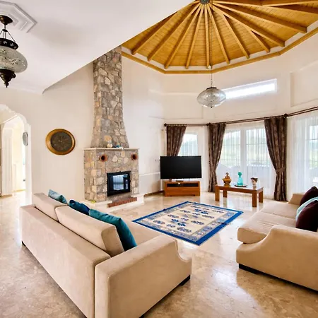 Spacious 4 Bedroom With Private Pool And Unlimited Wifi * 페티예