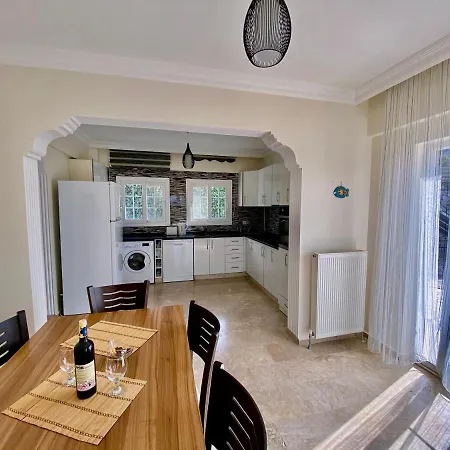 Spacious 4 Bedroom With Private Pool And Unlimited Wifi Вилла