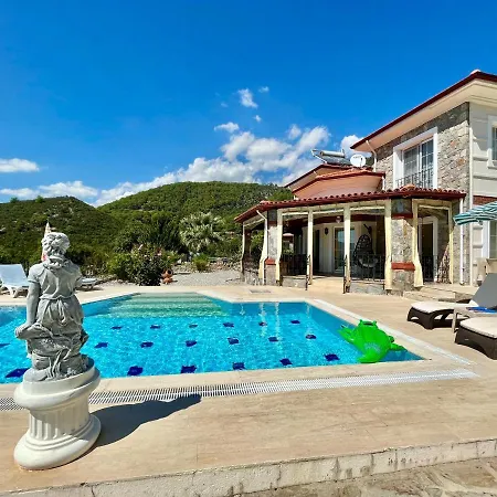 Spacious 4 Bedroom With Private Pool And Unlimited Wifi *